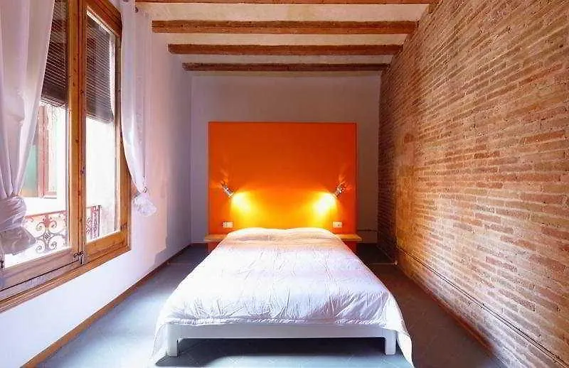 Cosmopolitan Apartment Barcelona 0*,  Spain